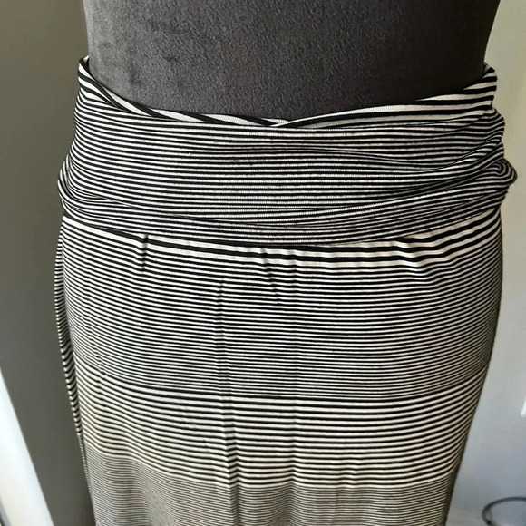 Max Studio maxi skirt - Picture 2 of 6
